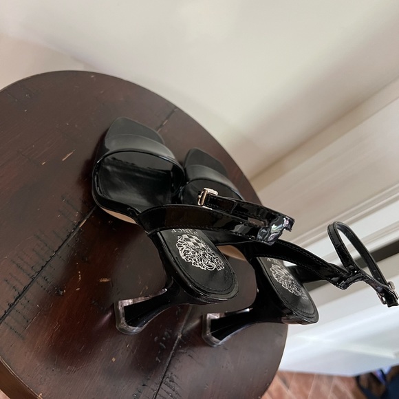 VINCE CAMUTO SANDALS - Picture 6 of 13